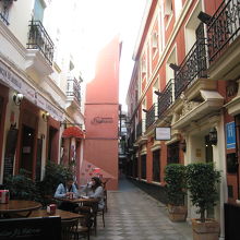 サンタ・クルス街の雰囲気ある風景で～す！！