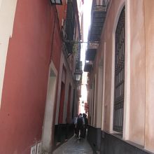 細い路地は、まるで迷路のよう！