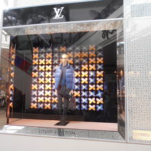 ルイヴィトン（アラモアナセンター店）ウインドウ装飾
