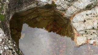 数十万年以上かかってできた岩の穴