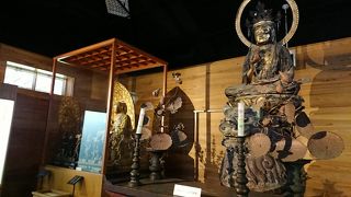 新宮熊野神社に向かって右にあります