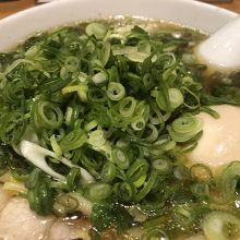 ねぎと卵をトッピング