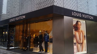 名古屋駅前のヴィトン