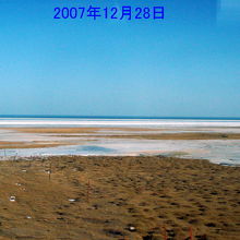 【参考】2007年12月の風景。柵があって湖岸に近づけず。