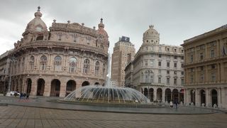 フェッラーリ広場の方が有名なんですが。。。