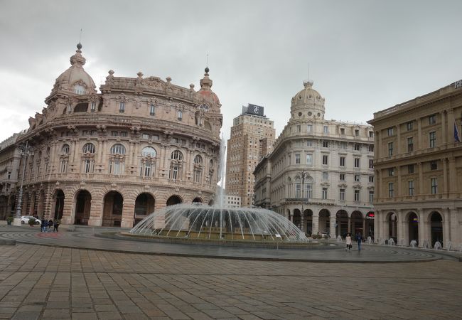 フェッラーリ広場の方が有名なんですが。。。