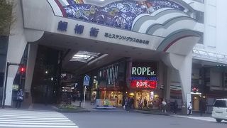川崎駅前の地元の商店街です