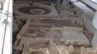 エレクティオンの少女像のみ撮影可能です