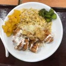 唐揚げとチャーハン