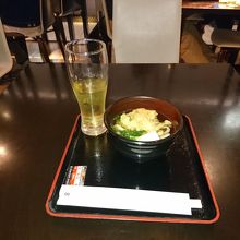 麺類コーナーでうどんやカレーを食す