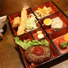 小学生の夕食。とても有難いです。