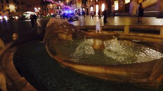 美術作品であり、給水所でもある😘