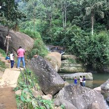 滝へ連れてかれた