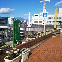 少々さびしい駅前