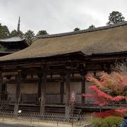 紅葉の湖南三山・堂内の諸仏は必見です