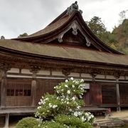 紅葉の湖南三山・堂内の諸仏には圧倒されます