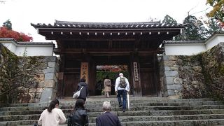 まるで城壁の中にあるような・・・