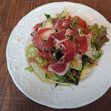 生ハムのシーザーサラダ