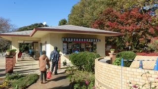 園内での散策に疲れたら良いですね。