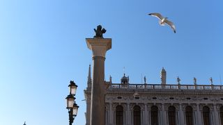 サンマルコ広場に面しています。