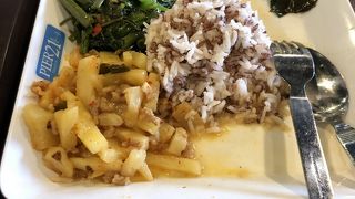 屋台価格で食事ができます。