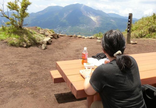 古期外輪山の一つであるこの山を登りました。