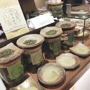 自分好みの器でおいしいお茶をいただけます