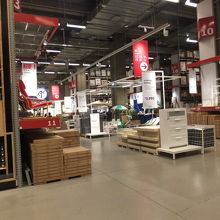 IKEA：大物家具の引き渡し場＆レジ
