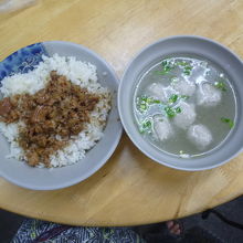 米&#31957;大、魚丸湯で75元