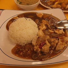 妻が注文した鶏肉麻婆&#21654;哩：65元、昔ながらの家