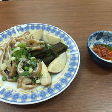 茹で卵・昆布・豚の耳と水餃子のタレ