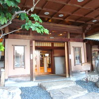 玄関も風情ある良いつくりです！