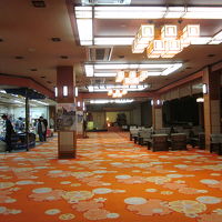 ロビーは贅沢にも広い造り～