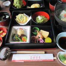 天ぷらは抹茶塩で。