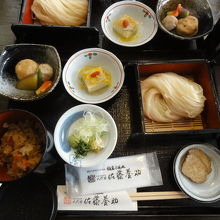 秋田名物稲庭うどん御膳です