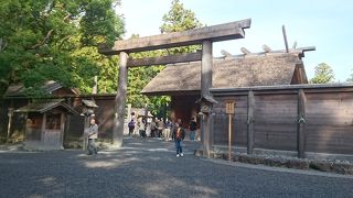 朝にも関わらず多くの参拝客がいました。