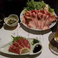 馬刺し付きの夕食