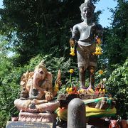 シヴァ神の像があります