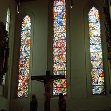 ステンドグラスが美しい