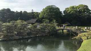 後楽園中央の広い池