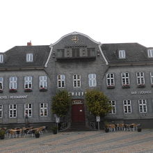 仕掛け時計のある隣りの建物。