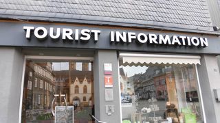 隣りにしかけ時計。