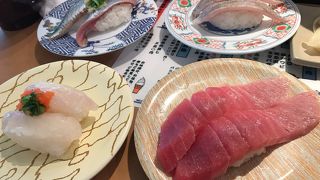 地元の人で賑わってる回転寿司？やさん