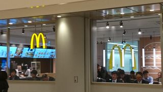 空港のマクド
