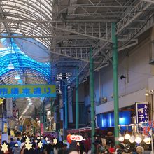 活気のある商店街です
