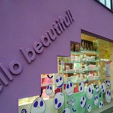 インスタ映えしそうなコスメショップ。