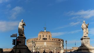天使像がよいです。