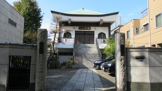 「鳥居清信墓」がある普通の寺院では と思います