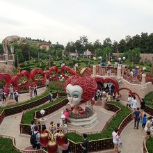 お城の前から見た迷路