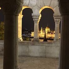 砦の間から撮影した国会議事堂